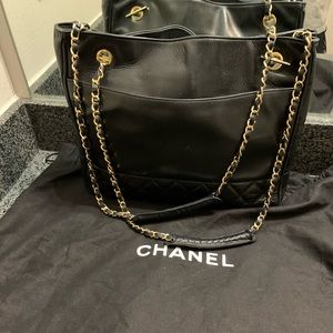 CHANEL tote